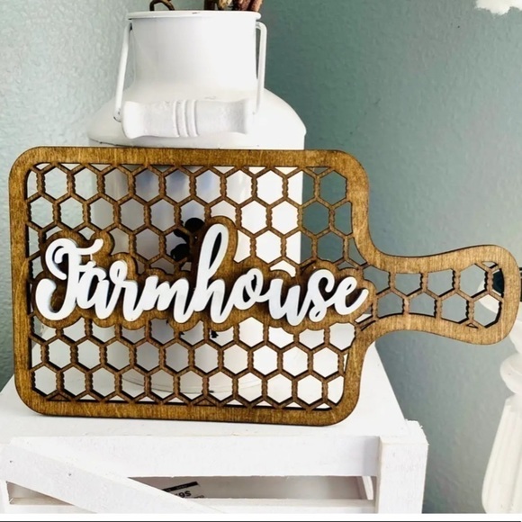 FARMHOUSE chicken wire design faux cutting board wall decor - Picture 1 of 4